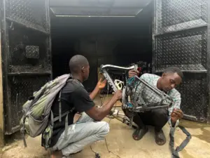 Velomechaniker - Life Cyclers Uganda