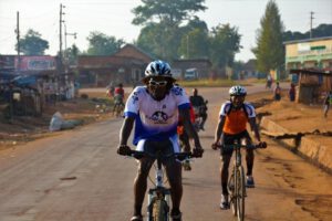 Ausfahrt im Cycle Shop Trikot - Life Cyclers Uganda