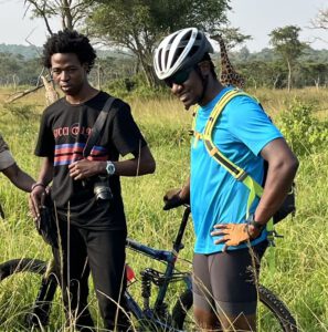 Isma und Trevor auf Bike Safari