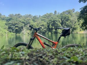 Velo am Kratersee Radreise Uganda