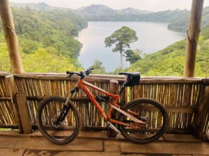 Wunderschöne Aussicht auf Velo Tour durch Uganda