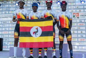 Team Uganda mit LCU-Mitglied Paul Miiro bei der UCI Afrika Strassenradmeisterschaft